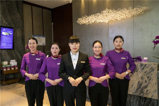 1-2、中青旅山水酒店 前臺服務員.jpg